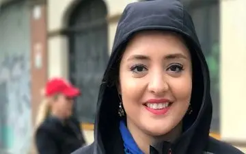 حجاب نرگس محمدی در یک سفر خارجی