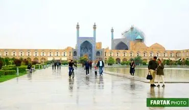 اختصاصی/ تصاویری زیبا از یک روز بارانی در میدان نقش جهان اصفهان