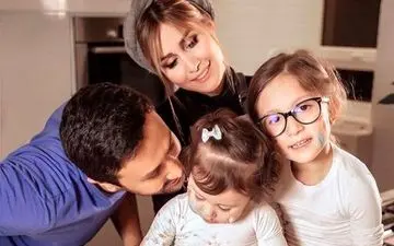 پیام عاشقانه شاهرخ استخری به همسر و فرزندانش/ عکس گویا همه چیز است + عکس