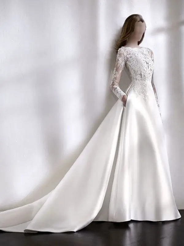 two-domain-wedding-dress-model-3