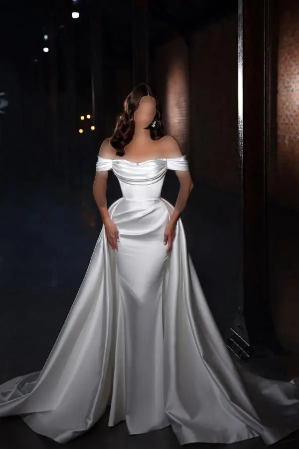 two-domain-wedding-dress-model-27