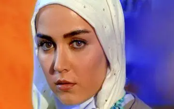 تیپ خانم بازیگر در حال دوچرخه سواری در خارج از کشور + عکس