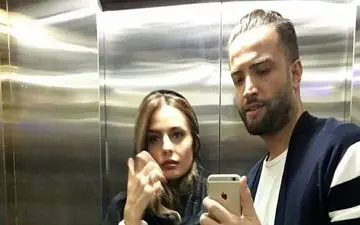 تیپ بنیامین بهادری و همسرش در آسانسور