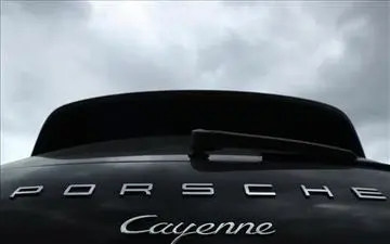 پورشه سوار کلوچه فروش+عکس