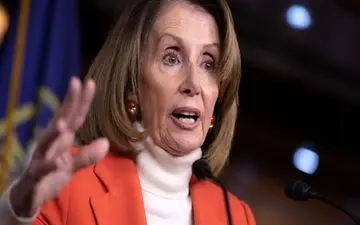 نانسی پلوسی: ترامپ هیچ برنامه‌ای جز توصیه به نوشیدن مواد ضدعفونی ندارد