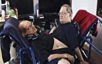 زندگی عجیب پیرترین دوقلو‌های به هم چسبیده جهان 