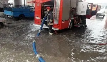 ۳۴ مورد آبگرفتگی اماکن سطح شهر کرمانشاه توسط آتش‌نشانان رفع شد