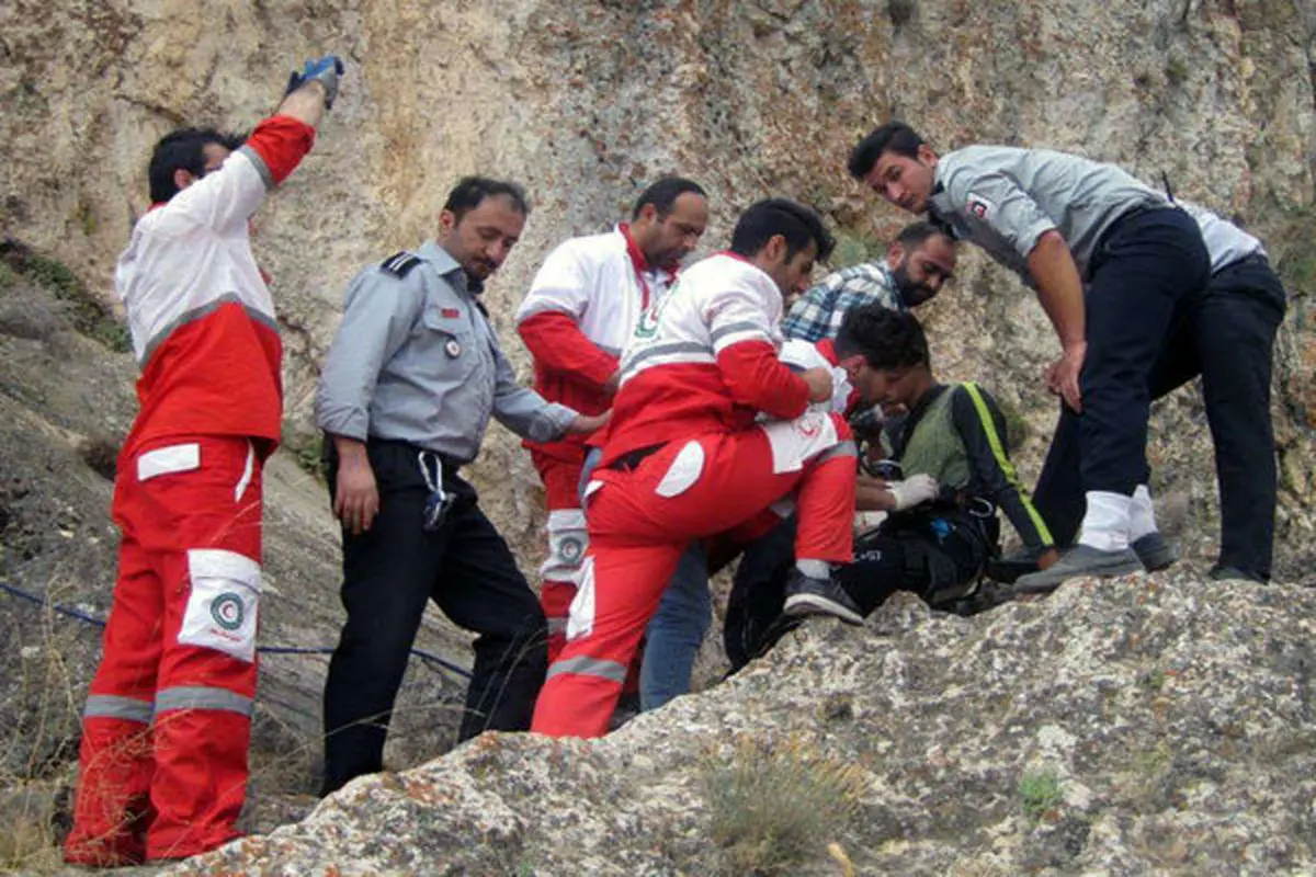 سقوط ۲ کوهنورد از ارتفاعات فیروزکوه یک کشته و یک زخمی برجا گذاشت