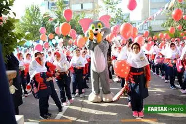 شور و اشتیاق فرشتگان مهرآفرین دبستان مهر آذین در اولین روز مهر 