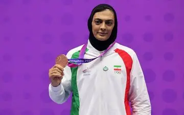 چیدمان خلاقانه خانه شهربانو منصوریان؛ از فرش آبی تا قلب آبی