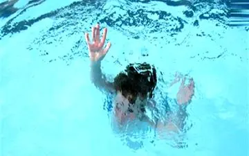 مرگ تلخ پسر 5 ساله در استخر خانه شان 