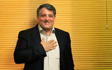 ترافیک اتوبان چمران موجب شد محسن هاشمی پیاده به صداوسیما بیاید + فیلم