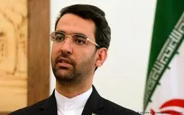 
آذری جهرمی: هیچ‌کس دوست ندارد ربات‌ها بر انسان‌ها حکمرانی کنند
