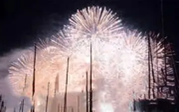 آتش‌بازی بر فراز دریاچه شهر ژنو