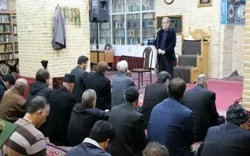 دیدار چهره به چهره رییس سازمان صمت استان کرمانشاه با نماز گزاران مسجد نواب