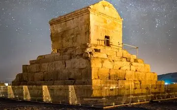 معماری بسیار زیبای مقبره کوروش که هر بیننده ای را مجذوب خود میکند!|معماری درخور توجه مقبره کوروش
