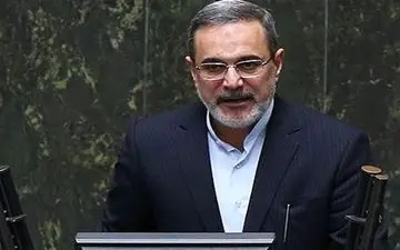 وزیر آموزش و پرورش از آثار کاردستی دانش‌آموزان طالقان بازدید کرد