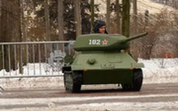  نمایش تانک‌های اسباب‌بازی در پارک تفریحی مسکو 