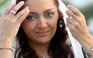 پوشش و میکاپ نیکی کریمی در یک مراسم