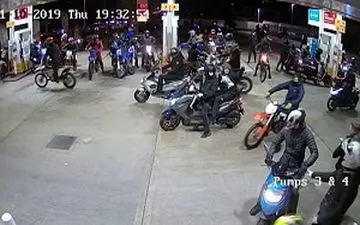 سرقت گروهی موتورسواران نقاب‎دار از فروشگاه! 
