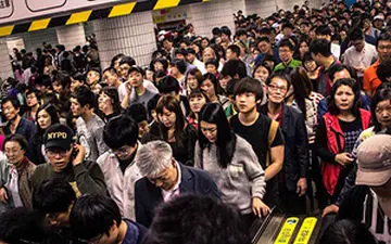 در شلوغ‌ترین شهرهای جهان چه خبر است؟ + فیلم 