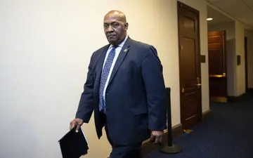 عضو دموکرات کنگره: ترامپ حق اعلان جنگ به ایران را ندارد