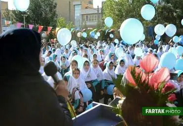 شور و اشتیاق فرشتگان مهرآفرین دبستان مهر آذین در اولین روز مهر 