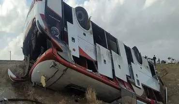 ۹ سرنشین اتوبوس واژگون شده در محور ارومیه - ماکو به بیمارستان منتقل شدند