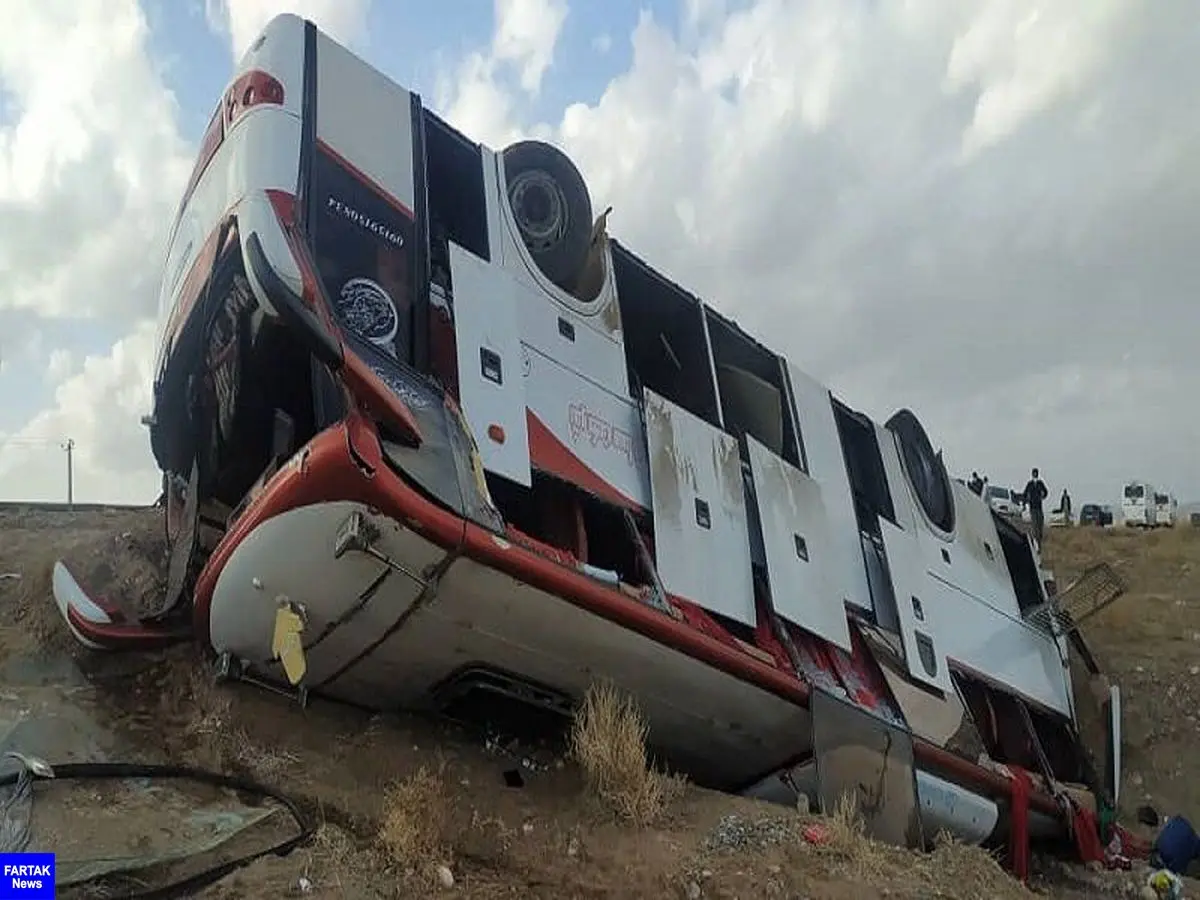 ۹ سرنشین اتوبوس واژگون شده در محور ارومیه - ماکو به بیمارستان منتقل شدند