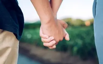 ابراز علاقه در دوران نامزدی چگونه باشد بهتر است؟