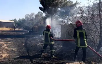 عملیات نجات جان ۱۵ نفر در آتش‌سوزی مهیب مشهد/آتش‌نشانان  ۱۵ نفر را از کام مرگ نجات دادند