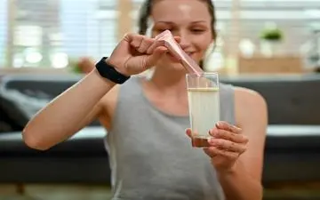 حقیقت در مورد نوشیدنی‌های کلاژن: آیا برای پوست، مو و ناخن مفیدند؟