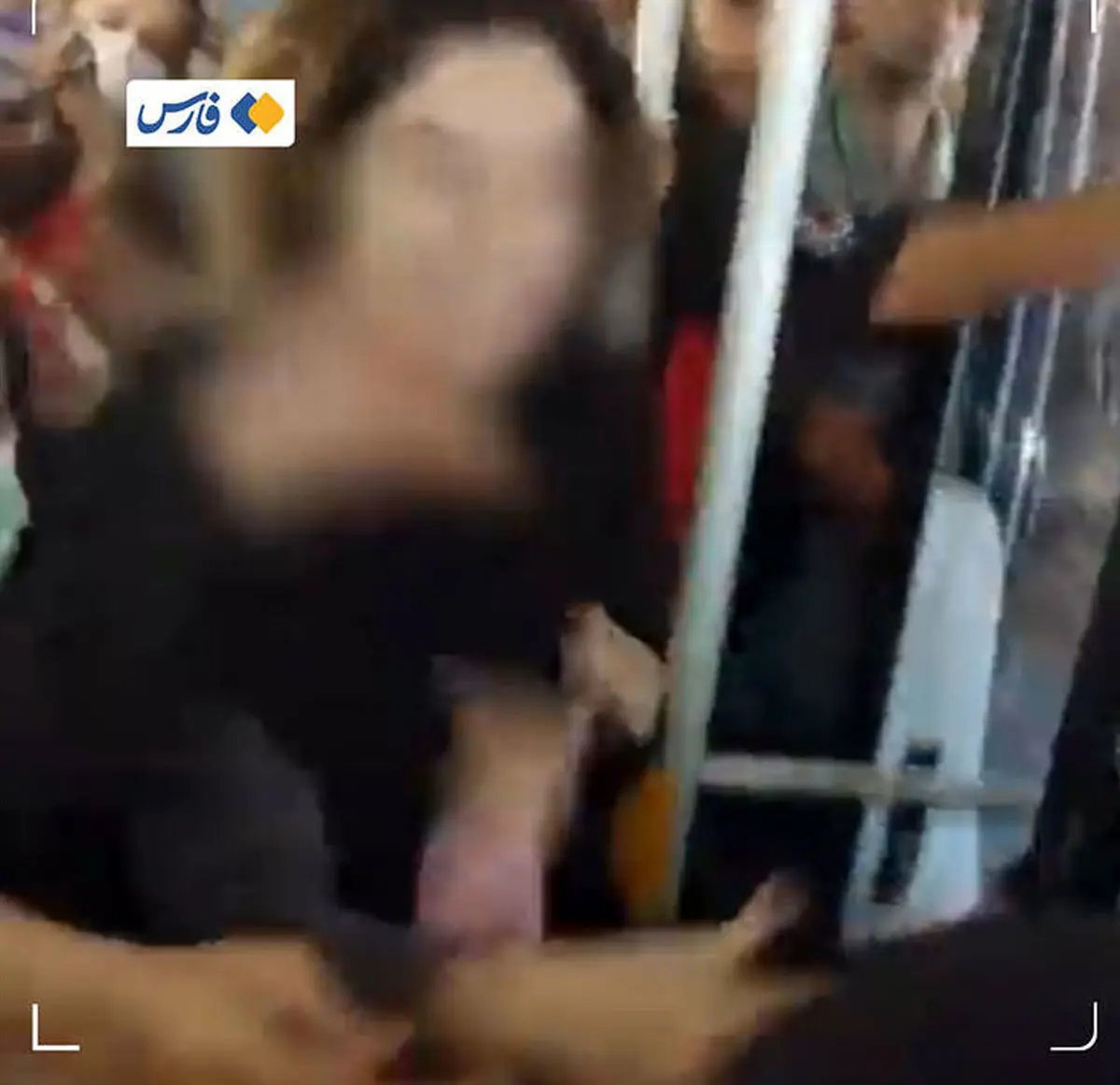 بازداشت یک زن در ماجرای دعوای زنانه بخاطر بد حجابی در اتوبوس بی آر تی+جزییات 