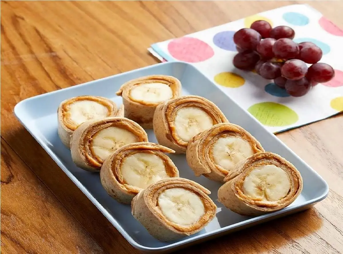 طرز تهیه سوشی موز مجلسی برای صبحانه | دسری متفاوت و خوشمزه در چند دقیقه!