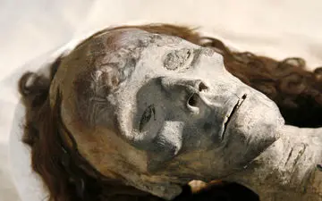 ماجرای عجیب زن مومیایی+فیلم