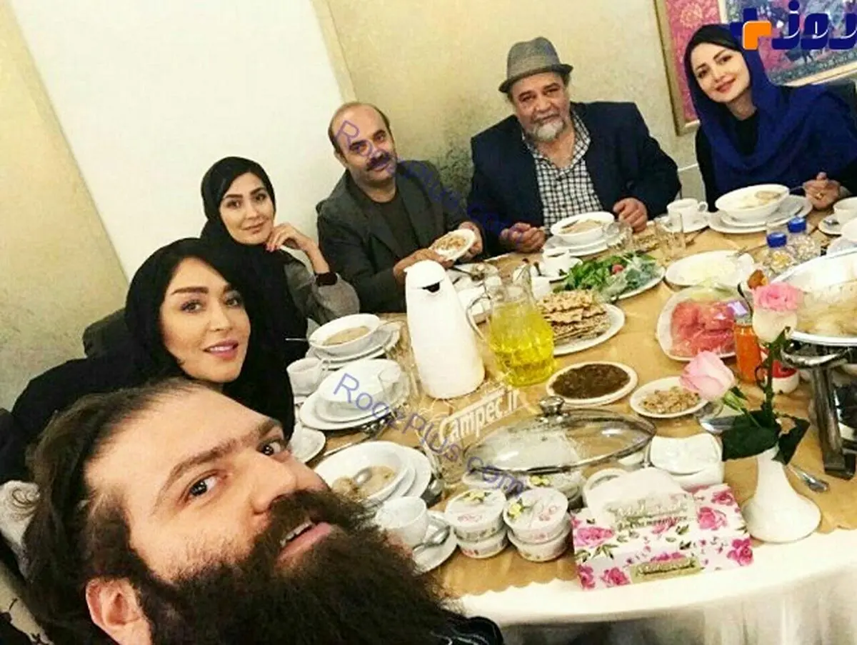 عکسی دیده نشده از جمعی از بازیگران در سر سفره افطار