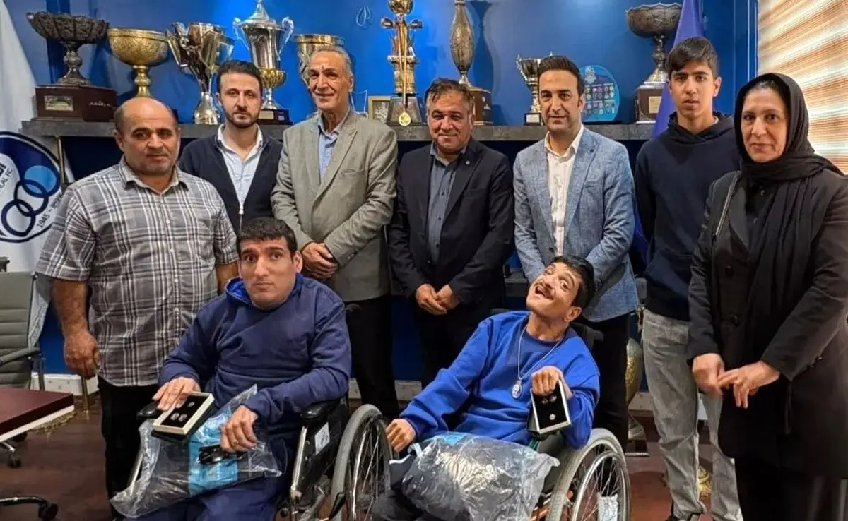 سورپرایز آبی؛ تاجرنیا میزبان دو هوادار دوآتیشه استقلال شد