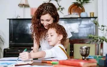 چرا مادران درون‌گرا بهترین مادران هستند؟ + دلایل