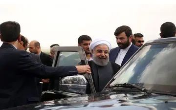 بازدید رییس‌جمهور از مناطق زلزله زده در استان کرمان 