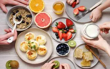 صبحانه‌ای که روز شما را می‌سازد: راهنمایی برای یک انتخاب مغذی و سالم