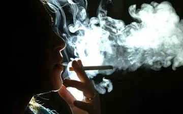 علت اشتیاق دختران به سیگار کشیدن چیست؟