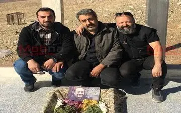 حضور هنرمندان بر سر مزار عارف لرستانی (عکس)