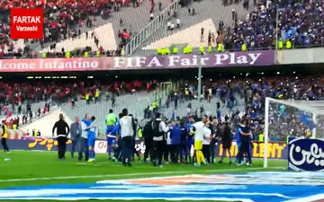 اختصاصی / ابراز احساسات بازیکنان استقلال به هواداران بعد از شکست پرسپولیس + فیلم