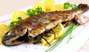 طرز تهیه ماهی شکم‌ پر شمالی با سبزیجات معطر