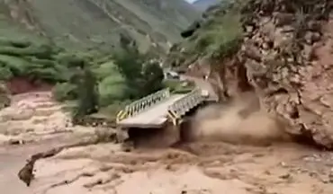 طغیان رودخانه در پرو جاده را محو کرد! + فیلم