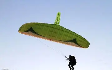 سقوط منجر به فوت مربی پاراگلایدر در تهران +عکس