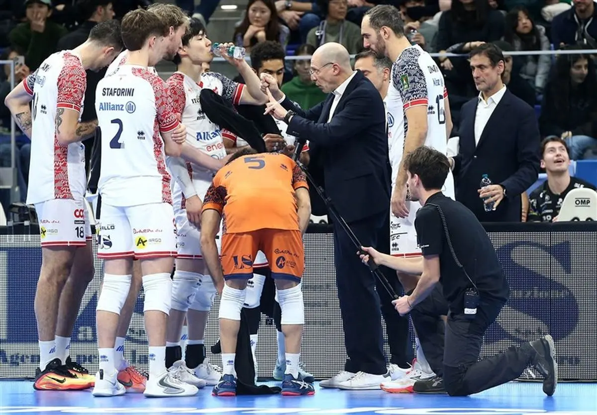 والیبال ایتالیا | شب تلخ شاگردان پیاتزا؛ میلان با نتیجه‌ای سنگین مغلوب پروجا شد