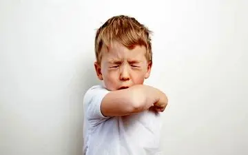 نگران سرفه کودکتان هستید؟ بیا تا درمان سریع وخانگی رو بهت نشون بدم!