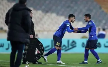 یک استقلالی محروم شد 