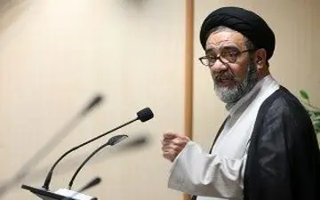 امام جمعه تبریز: استیضاح ترامپ بیانگر افول آمریکاست